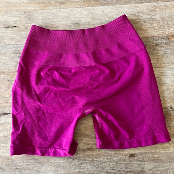 Alphalete Amplify Short 4.5" - Magenta - Picture 2 of 3